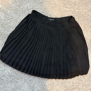 Aritzia Tallis Black Pleated Mini Skirt with Belt Loops Size 8